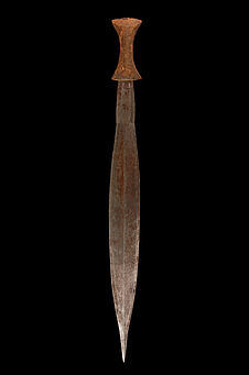 Couteau en forme d'épée