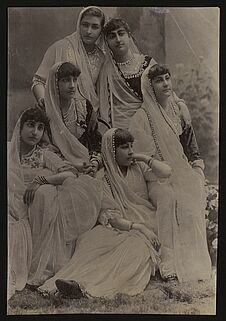 Groupe de six soeurs Parsi