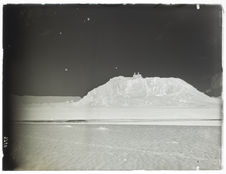 Raz Tès, colline du Sud avec fort persan [paysage]