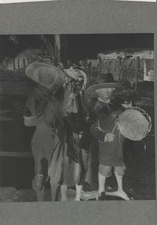 Guasayan. Fête du carnaval : enfants improvisant des chants