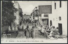 Rue des Oulads-Naïls et cafés maure