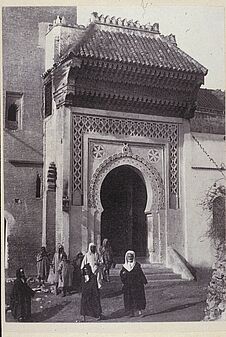Entrée principale de la mosquée de Bab-Guisa