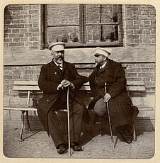 Le comte Chéréméteff et Mr Oussof à la gare de Borodino