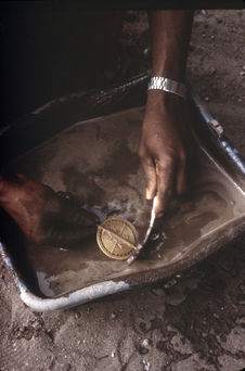 Fabrication de bijoux selon la technique de la cire perdue