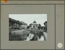 Place centrale de Kirtipur: le bassin