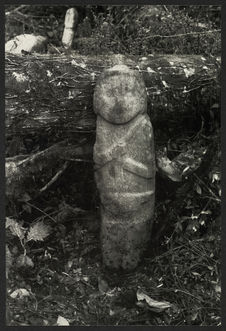 Mise à jour de statue anthropomorphe en pierre