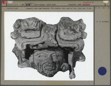 Fragment d’urne, tête humaine