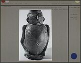 Figurine-vase anthropomorphe en terre