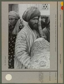 Tadjik au turban rouge