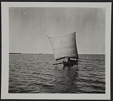 Ma pirogue en 1899. Pêche à la tortue. Tulear. Madagascar