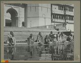 Femmes d'Udaipur puisant de l'eau
