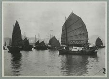 Colonies anglaises ; jonques chinoises dans la baie de Hong-Kong