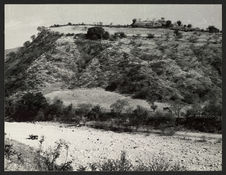Chutix Tiox, la ruine sur le sommet de la colline