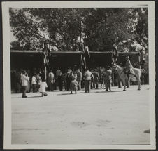 Revue pour le général De Gaulle. Généraux De Gaulle, Catuaux [?], Callet +…