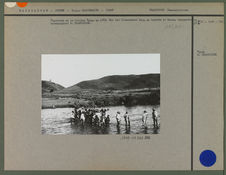 Traversée de la rivière Sakay en 1910