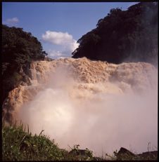 Sans titre [paysage et chute d'eau]