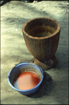 Mortier à kola et teinture de kolo