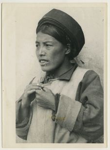 Une soeur catholique tibeto-loutze de la mission catholique de Bahang