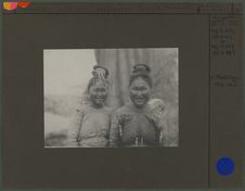 Deux jeunes épouses eskimo