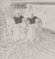Femmes Tzeltal portant des poteries