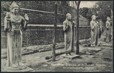 Restored statues at Ruduweli Dagoba