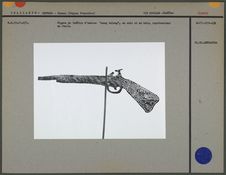 Figure de théâtre d'ombres : un fusil