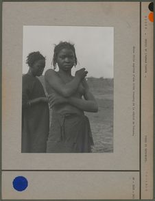 Jeune fille captive d'une tribu touareg