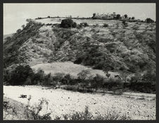 Chutix Tiox, la ruine sur le sommet de la colline