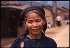 Femme au marché de Ha Quang