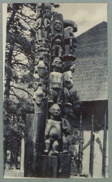 Poteaux présentés à l’exposition coloniale de 1931