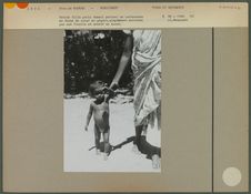 Petite fille paria tamoul portant un cache-sexe