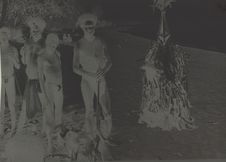 A Ranon, groupe de Canaques et indigènes en costume de danse
