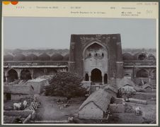 Mosquée Begampur et le village