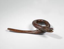Spatule vomitive en forme de serpent