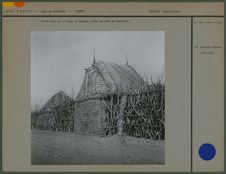 Hutte dans le village loheya