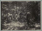 Draagwÿre van Palembangsche koelies, ingehmurd door het explora tedetashemment