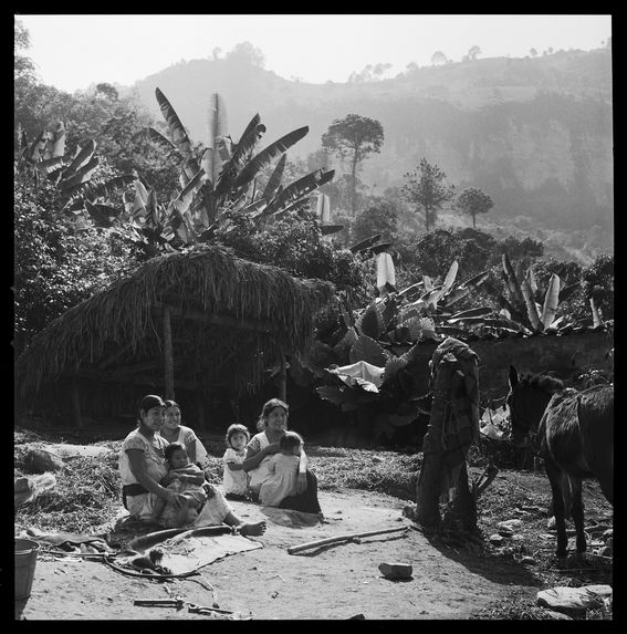 Village nahua d’Atla [femmes et enfants]