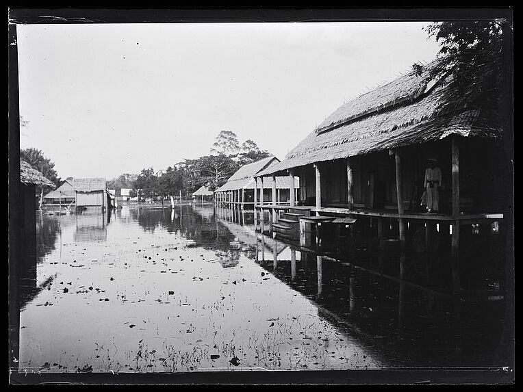 Siam. Lem Njop [habitations sur pilotis]