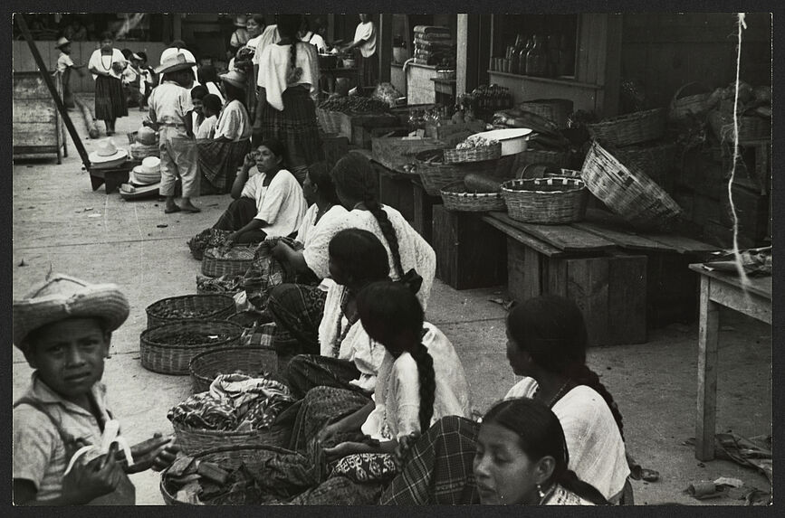 Indiennes Kekchi au marché de Coban