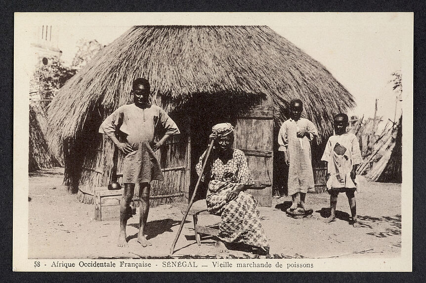 Sénégal, vieille marchande de poissons