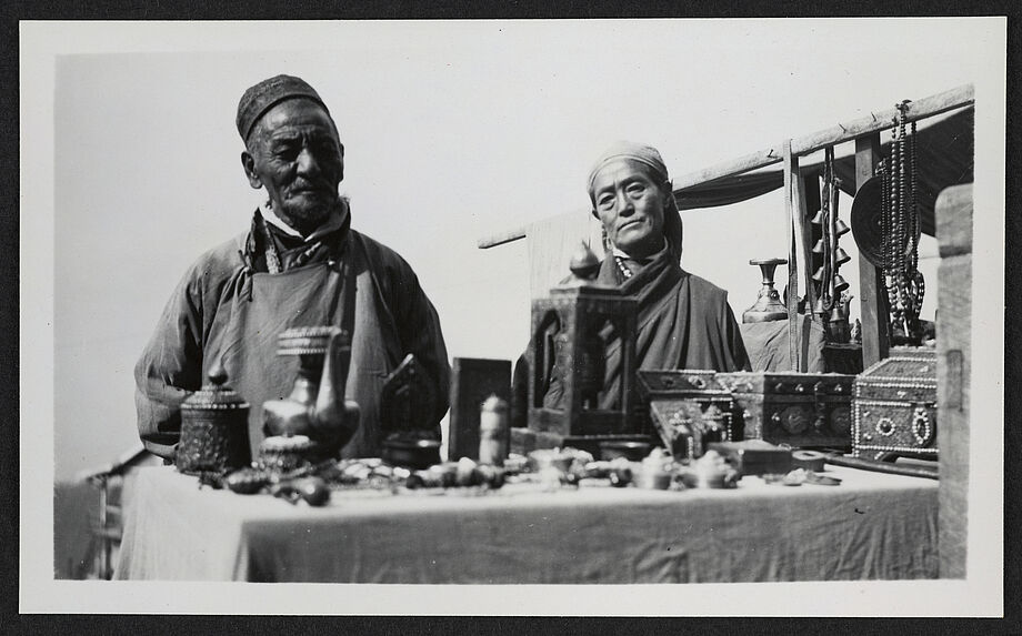 Darjeeling, venditori di curiosità tibetane