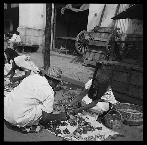 Marché [marchande de légumes]