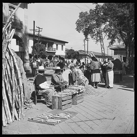 Marché [scène de marché à Patzcuaro]