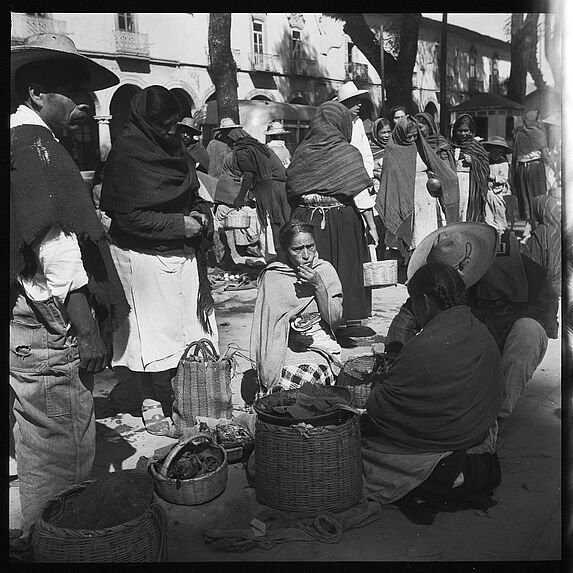 Marché [scène de marché à Patzcuaro]