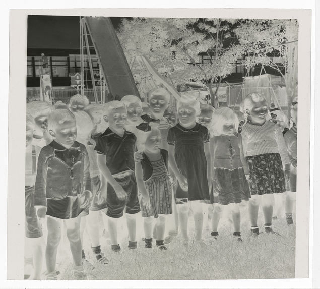 Elèves du lycée [groupe d'enfants]