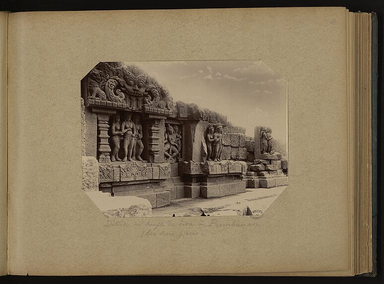 Détail du temple de Siva à Prembanan (les trois Grâces)