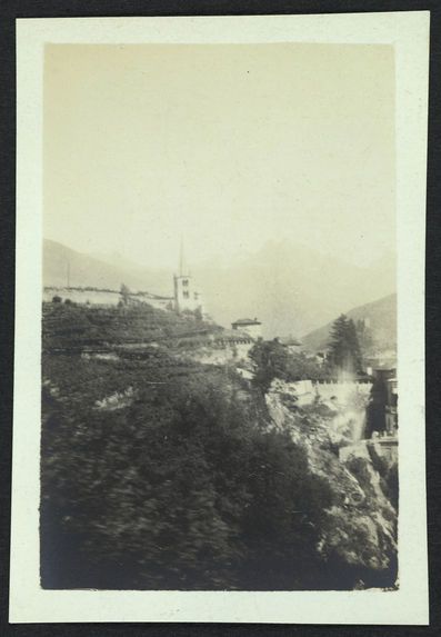 Savoie, Piémont, Ermitage [église et montagnes]