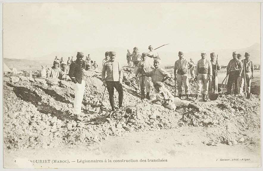 Taourirt (Maroc). - Légionnaires à la construction des tranchées