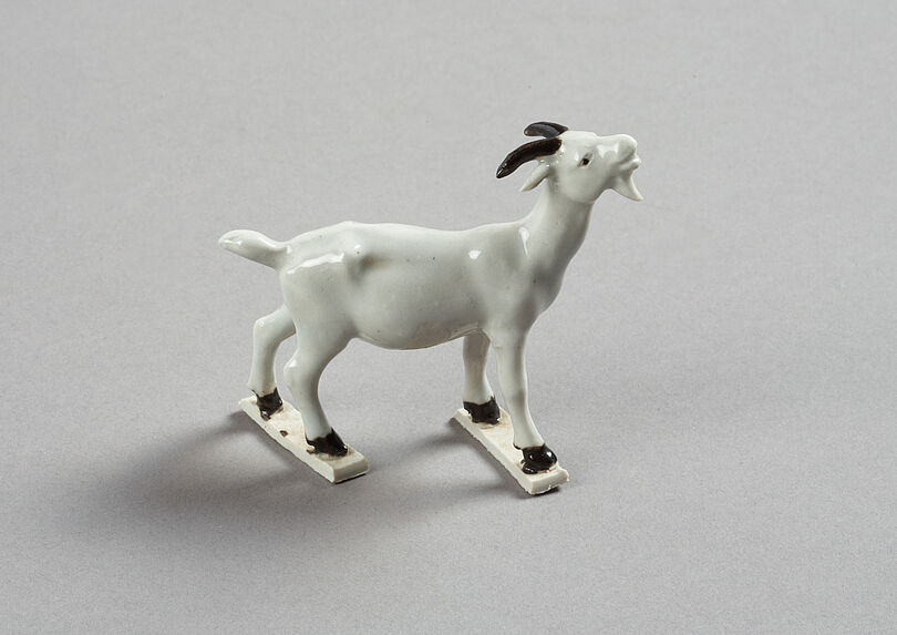 Figurine en forme de chèvre