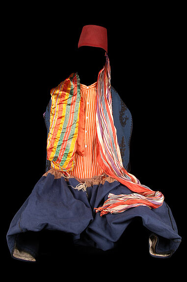 Costume de danseur montagnard :  foulard